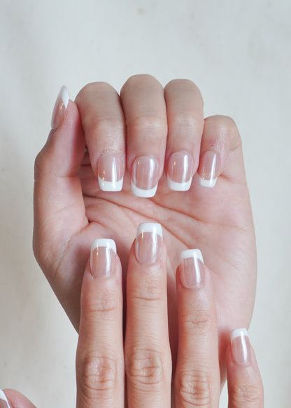 Minimal Touch French Tip