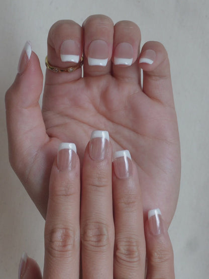 Minimal Touch French Tip
